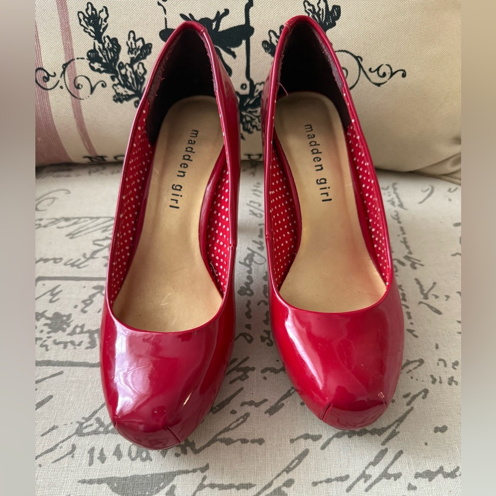 Madden Girl Glossy Red Heels, Size 6 - Picture 2 of 7